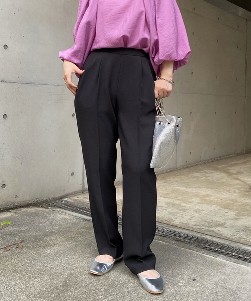 DouDou（ドゥドゥ）の「ソフトテーパードタックパンツ（その他パンツ・レディース・グリーン/ブラック/ピンク/アイボリー・36/38）」の2枚目の写真