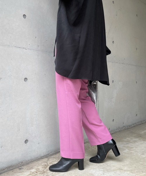 DouDou（ドゥドゥ）の「ソフトテーパードタックパンツ（その他パンツ・レディース・グリーン/ブラック/ピンク/アイボリー・36/38）」の7枚目の写真