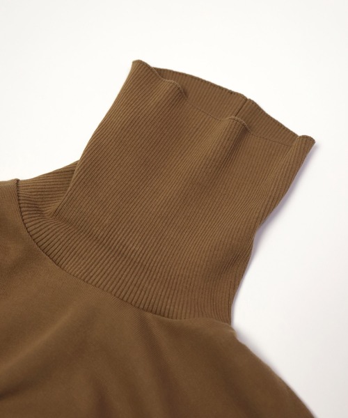 gicipi（ジチピ）の「[ gicipi ] タートルネック　フィット　ANANAS/アナナス（Tシャツ/カットソー・レディース・ホワイト/ブラック/ブラウン・1）」の5枚目の写真