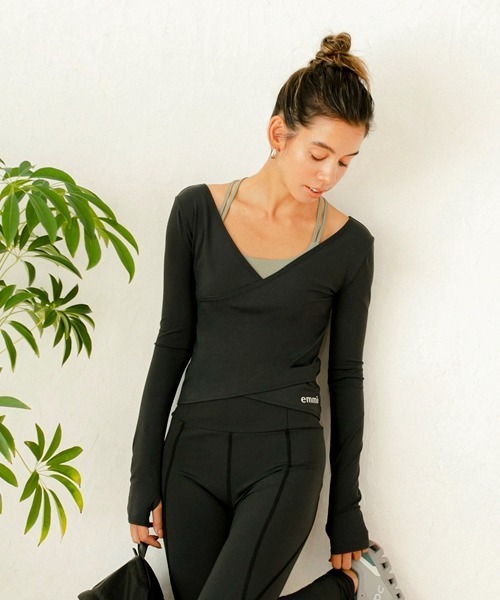 emmi yoga サステナレッチプルオーバー emmi（エミ）の「【emmi yoga】サステナレッチプルオーバー（Tシャツ