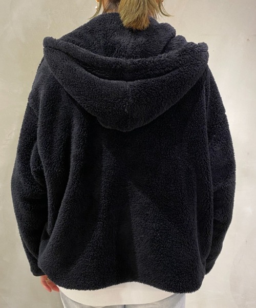 TATRAS(タトラス)の「TATRAS(タトラス ) ボアフード/LTAT21A4872-L(LTBS22S4872-L)(ブルゾン・レディース・ブラック/ベージュ・1/2/3)」の13枚目の写真