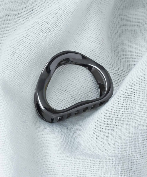 GOLDY（ゴールディ）の「カーム トライアングル バンス クリップ（バレッタ/ヘアクリップ・レディース・シルバー/ゴールド/シルバー系その他/ゴールド系その他/ブラック・FREE）」の2枚目の写真