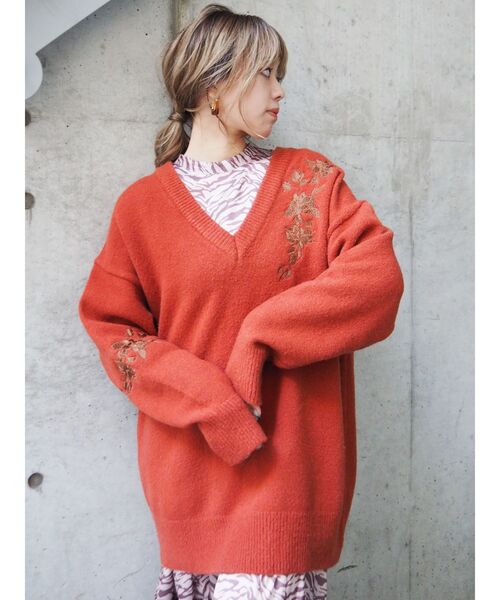 EVRIS（エヴリス）の「Flower Embroidery ニット（ニット/セーター・レディース・オレンジ/ブラック/カーキ・FREE）」の3枚目の写真