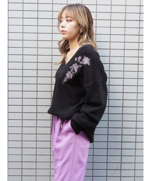 EVRIS（エヴリス）の「Flower Embroidery ニット（ニット/セーター・レディース・オレンジ/ブラック/カーキ・FREE）」の6枚目の写真