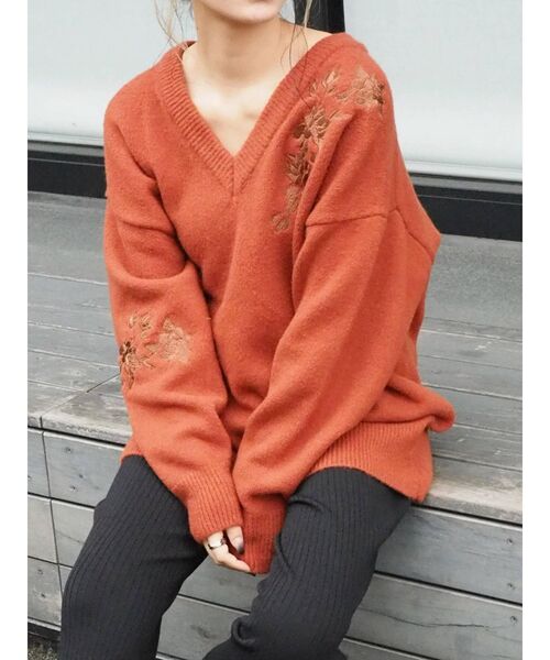 EVRIS（エヴリス）の「Flower Embroidery ニット（ニット/セーター・レディース・オレンジ/ブラック/カーキ・FREE）」の14枚目の写真