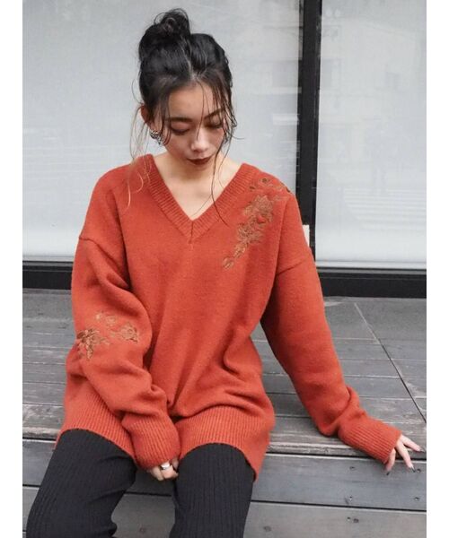 EVRIS（エヴリス）の「Flower Embroidery ニット（ニット/セーター・レディース・オレンジ/ブラック/カーキ・FREE）」の15枚目の写真