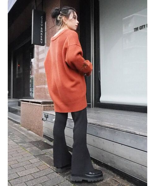 EVRIS（エヴリス）の「Flower Embroidery ニット（ニット/セーター・レディース・オレンジ/ブラック/カーキ・FREE）」の21枚目の写真