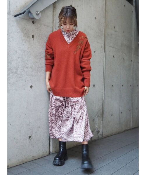 EVRIS（エヴリス）の「Flower Embroidery ニット（ニット/セーター・レディース・オレンジ/ブラック/カーキ・FREE）」の22枚目の写真