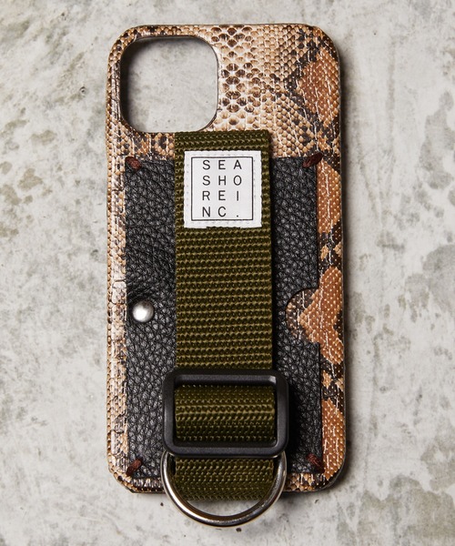 FREAK'S STORE（フリークスストア）の「【限定展開】 SEASHORE INC./シーショア インク iPhoneケース/iPhone13/13mini/13Pro/13Pro Max（スマホケース/カバー・メンズ・ブラック/ダークブラウン/パープル/ネイビー/ブラウン/レッド/サックスブルー/ピンク/グリーン/カモフラージュ/ピンク系その他/ライトピンク/その他15/レンガ/オリーブ/ベージュ/グレー/レオパード・SMALL/MEDIUM/LARGE/X-LARGE）」の4枚目の写真