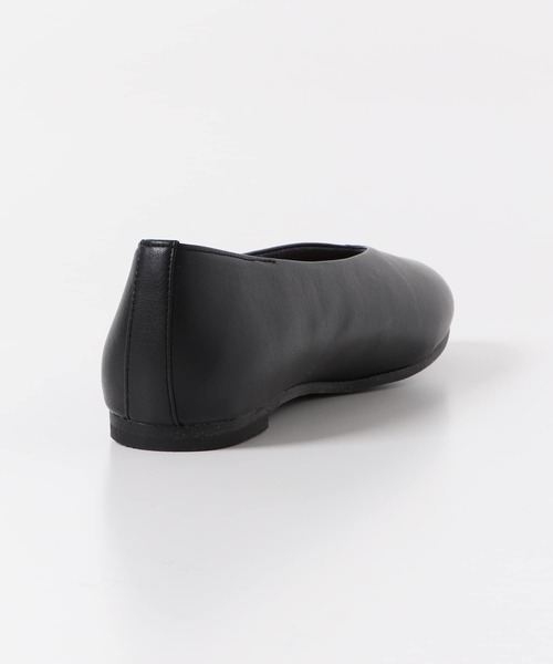 URBAN RESEARCH DOORS（アーバンリサーチドアーズ）の「『39サイズ/WEB限定』Vカットパンプス（パンプス・レディース・ブラック/ベージュ/オフホワイト・38/39/35/36/37）」の4枚目の写真