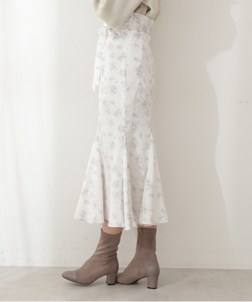 PROPORTION BODY DRESSING(プロポーションボディドレッシング)の「フラワープリントマーメイドスカート / 1212120103(スカート・レディース・ベージュ/グレー・SMALL/MEDIUM)」の3枚目の写真