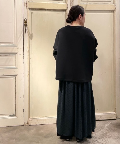 BEARDSLEY(ビアズリー)の「ウエスト総ゴム 裏側は一段ティアード無地 フロッキードットリバーシブルスカート(スカート・レディース・グレイッシュベージュ/ブラック・FREE)」の4枚目の写真