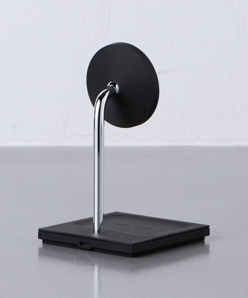 Native Union（ネイティブユニオン）の「＜NATIVE UNION（ネイティブ ユニオン）＞ マルチデバイス対応 マグネット式充電スタンド（スマホグッズ・レディース・ブラック・FREE）」の2枚目の写真