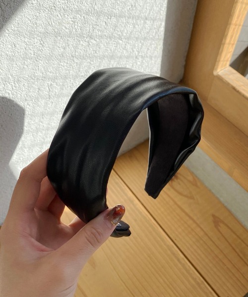 CAPRICIEUX LE'MAGE（カプリシューレマージュ）の「エコレザーワイドカチューシャ（カチューシャ・レディース・ブラック/ブラウン・FREE）」の13枚目の写真
