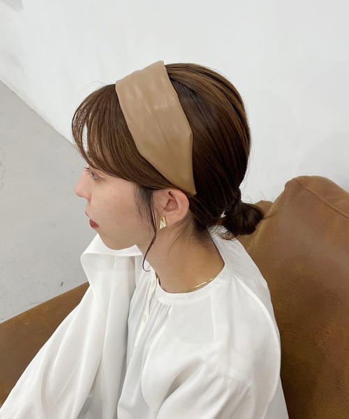 CAPRICIEUX LE'MAGE（カプリシューレマージュ）の「エコレザーワイドカチューシャ（カチューシャ・レディース・ブラック/ブラウン・FREE）」の9枚目の写真
