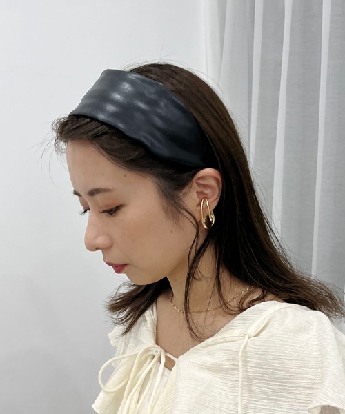 CAPRICIEUX LE'MAGE（カプリシューレマージュ）の「エコレザーワイドカチューシャ（カチューシャ・レディース・ブラック/ブラウン・FREE）」の7枚目の写真
