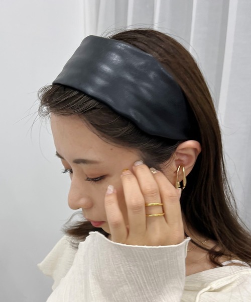 CAPRICIEUX LE'MAGE（カプリシューレマージュ）の「エコレザーワイドカチューシャ（カチューシャ・レディース・ブラック/ブラウン・FREE）」の5枚目の写真