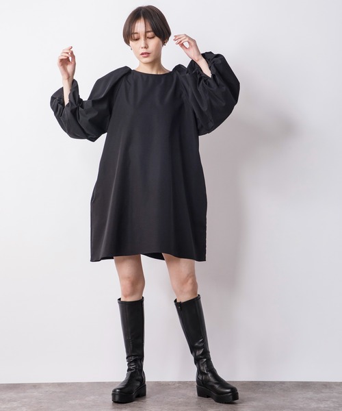 CIENA(シエナ)の「バルーンスリーブミニワンピース(ワンピース・レディース・ブラック/ホワイト・FREE)」の2枚目の写真