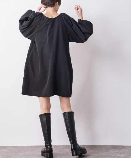 CIENA(シエナ)の「バルーンスリーブミニワンピース(ワンピース・レディース・ブラック/ホワイト・FREE)」の7枚目の写真