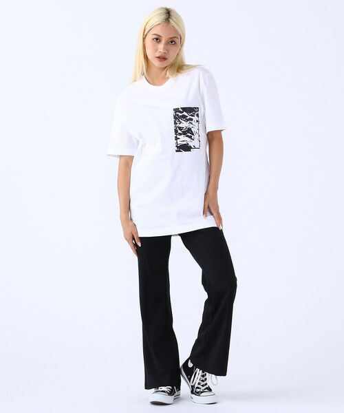 Calvin Klein(カルバン・クライン)の「チェスト フォト プリント Tシャツ(Tシャツ/カットソー・メンズ・ホワイト/ブラック・S/M/L/XL)」の7枚目の写真