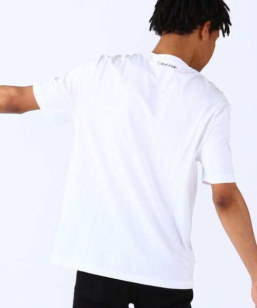 Calvin Klein(カルバン・クライン)の「チェスト フォト プリント Tシャツ(Tシャツ/カットソー・メンズ・ホワイト/ブラック・S/M/L/XL)」の10枚目の写真