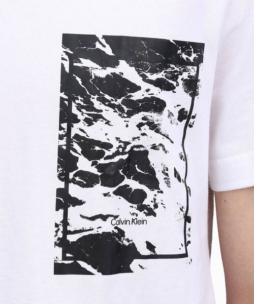 Calvin Klein(カルバン・クライン)の「チェスト フォト プリント Tシャツ(Tシャツ/カットソー・メンズ・ホワイト/ブラック・S/M/L/XL)」の13枚目の写真