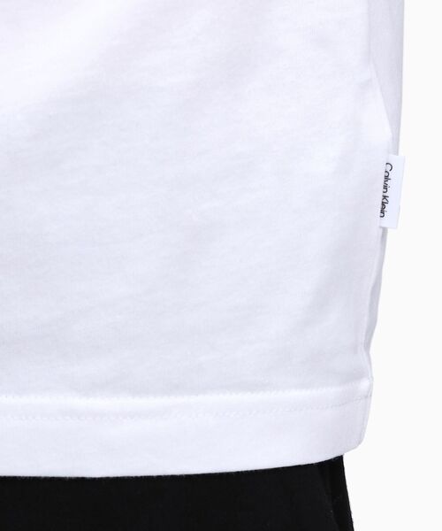 Calvin Klein(カルバン・クライン)の「チェスト フォト プリント Tシャツ(Tシャツ/カットソー・メンズ・ホワイト/ブラック・S/M/L/XL)」の17枚目の写真