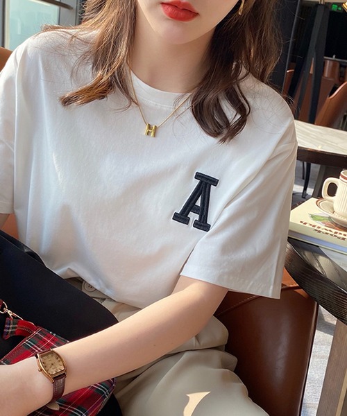 Girly Doll(ガーリードール)の「アルファベットTシャツ(Tシャツ/カットソー・レディース・ホワイト/ブラック/ベージュ/パープル/ピンク/イエロー/オレンジ・FREE)」の3枚目の写真