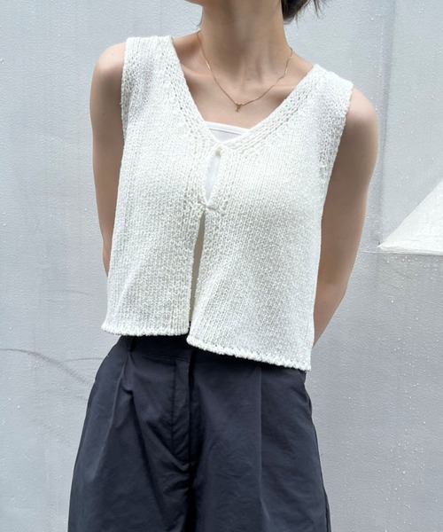 ALAND（エーランド）の「3.3 Field Trip／33 V-NECK VEST 2124449（ベスト・レディース・アイボリー/イエロー・FREE）」の4枚目の写真