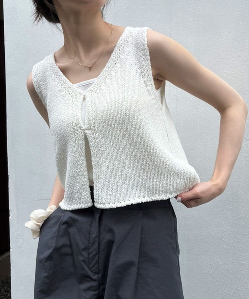 ALAND（エーランド）の「3.3 Field Trip／33 V-NECK VEST 2124449（ベスト・レディース・アイボリー/イエロー・FREE）」の5枚目の写真