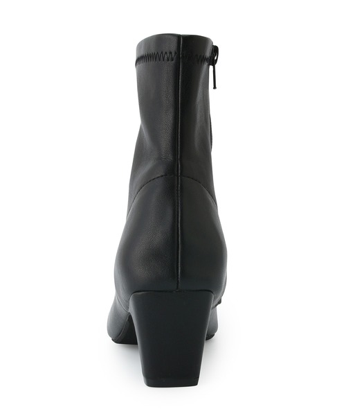 ROPE' PICNIC(ロペピクニック)の「ソフトストレッチセットバックヒールショートブーツ(ブーツ・レディース・ブラック/ブラウン/ホワイト系その他/キナリ・22.5cm/23.0cm/23.5cm/24.0cm/24.5cm/25.0cm)」の5枚目の写真