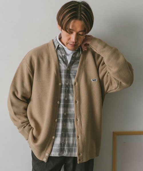 PENNEYS(ぺニーズ)の「『別注』PENNEYS×DOORS THE FOX Vネックカーディガン(カーディガン/ボレロ・メンズ・アイボリー/ブラック/グリーン/ネイビー/イエロー/ボルドー/ピンク/ベージュ・MEDIUM/LARGE/X-LARGE)」の20枚目の写真