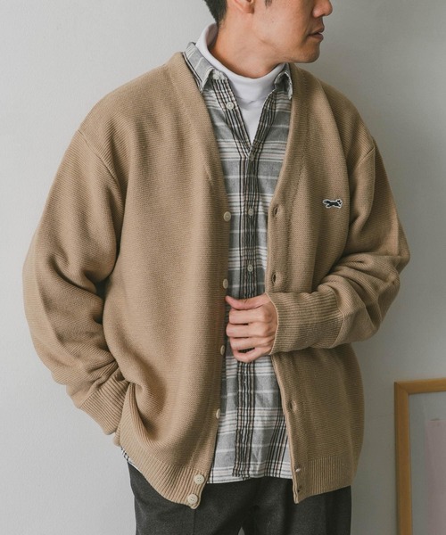 PENNEYS(ぺニーズ)の「『別注』PENNEYS×DOORS THE FOX Vネックカーディガン(カーディガン/ボレロ・メンズ・アイボリー/ブラック/グリーン/ネイビー/イエロー/ボルドー/ピンク/ベージュ・MEDIUM/LARGE/X-LARGE)」の21枚目の写真