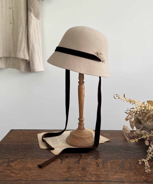 m.soeur（エムスール）の「ベロアリボンのフェルトハット＊ブローチ