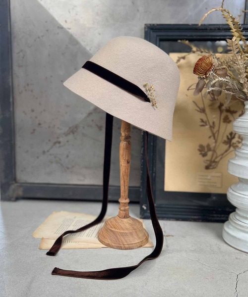 m.soeur（エムスール）の「ベロアリボンのフェルトハット＊ブローチ