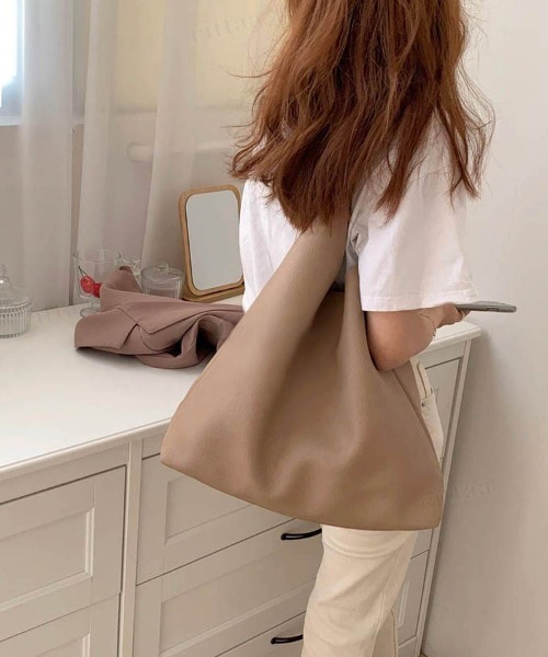 Dalfwin（ダールフィン）の「2023SS 春新作　レディース バッグ　ソフトフェイクレザートートバッグ（トートバッグ・レディース・ブラック/ベージュ/ブラウン/アイボリー・ONE SIZE）」の4枚目の写真