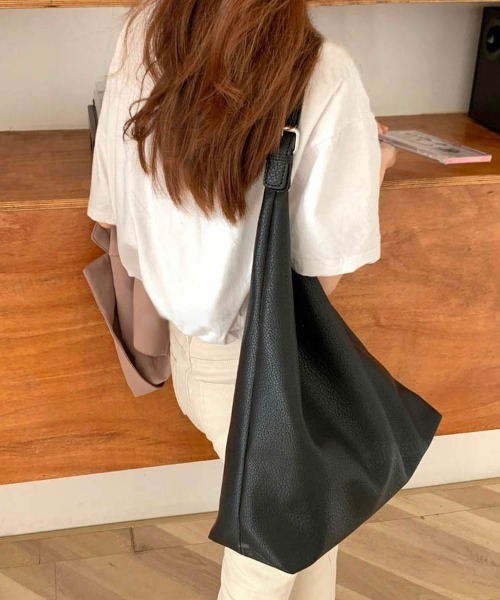 Dalfwin（ダールフィン）の「2023SS 春新作　レディース バッグ　ソフトフェイクレザートートバッグ（トートバッグ・レディース・ブラック/ベージュ/ブラウン/アイボリー・ONE SIZE）」の2枚目の写真