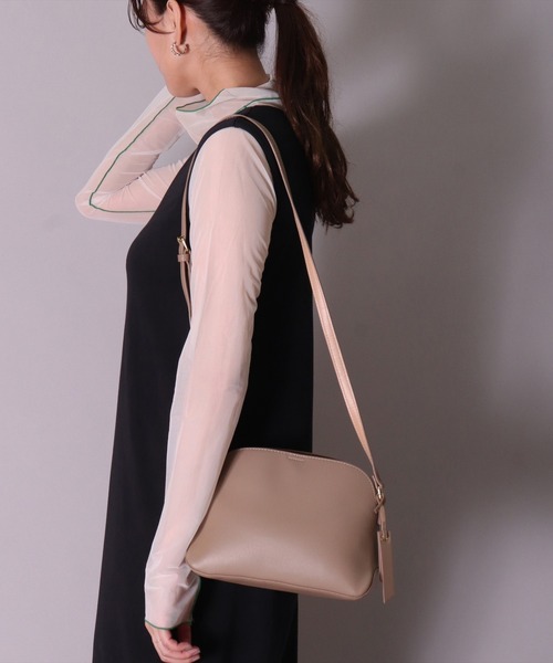 Legato Largo（レガートラルゴ）の「(LF)【Legato Largo】【かるいかばん】フェイクレザー ショルダーバッグ（ショルダーバッグ・レディース・ブルーグレー/ブラック/グレイッシュベージュ/アイボリー・ONE SIZE）」の4枚目の写真