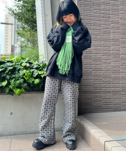 SPINNS（スピンズ）の「タグデザイン アクリル大判ストール（マフラー・レディース・オレンジ/ブラック/グリーン・ONESIZE）」の19枚目の写真