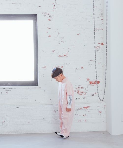 LOWRYS FARM（ローリーズファーム）の「ポケットオールインワン　180237（つなぎ/オールインワン・キッズ・ブラック/ピンク・110cm/120cm/130cm/140cm/150cm）」の3枚目の写真