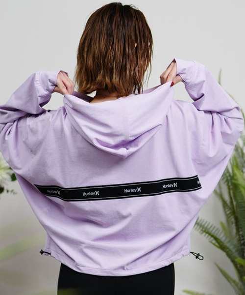 Hurley （ハーレー）の「Hurley/ハーレー  水陸両用/ショート丈ロゴラッシュガード/ラッシュパーカー/セットアップ対応/ジャガードバンドドルマンフーディー WFF2320034（ラッシュガード・レディース・ホワイト/カーキ/ブラック/グレイッシュブルー/パープル/グレイッシュベージュ/ダークグリーン・S/M）」の7枚目の写真