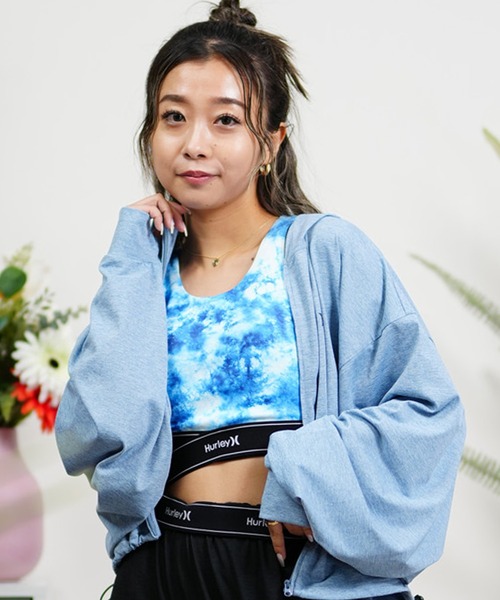 Hurley （ハーレー）の「Hurley/ハーレー  水陸両用/ショート丈ロゴラッシュガード/ラッシュパーカー/セットアップ対応/ジャガードバンドドルマンフーディー WFF2320034（ラッシュガード・レディース・ホワイト/カーキ/ブラック/グレイッシュブルー/パープル/グレイッシュベージュ/ダークグリーン・S/M）」の6枚目の写真