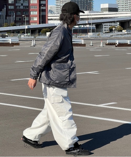 kutir(クティール)の「サークルロゴナイロンコーチジャケット(ブルゾン・メンズ・グレー/カーキ/ブラック・MEDIUM/LARGE)」の16枚目の写真