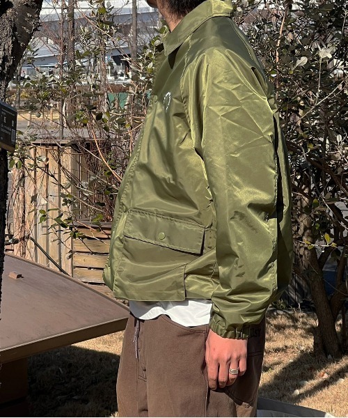 kutir(クティール)の「サークルロゴナイロンコーチジャケット(ブルゾン・メンズ・グレー/カーキ/ブラック・MEDIUM/LARGE)」の20枚目の写真