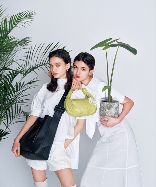 SALON de RUBAN(サロンドルヴァン)の「【SALON de RUBAN / サロン ド ルヴァン】 ビッグショルダーバッグ(ショルダーバッグ・レディース・ライトグレー/ブラック/アイボリー/グレイッシュベージュ/ブラウン/グレー系その他/シルバー・FREE)」の13枚目の写真