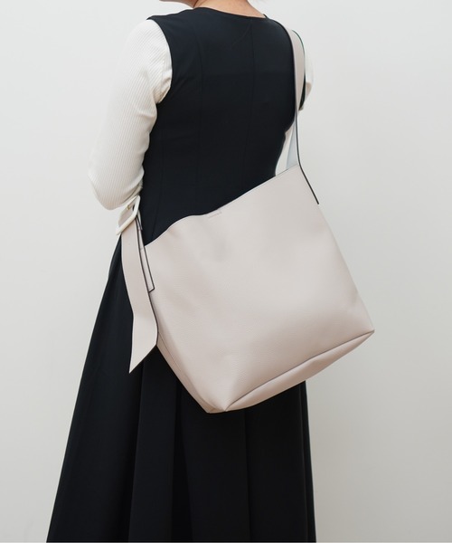 SALON de RUBAN(サロンドルヴァン)の「【SALON de RUBAN / サロン ド ルヴァン】 ビッグショルダーバッグ(ショルダーバッグ・レディース・ライトグレー/ブラック/アイボリー/グレイッシュベージュ/ブラウン/グレー系その他/シルバー・FREE)」の15枚目の写真