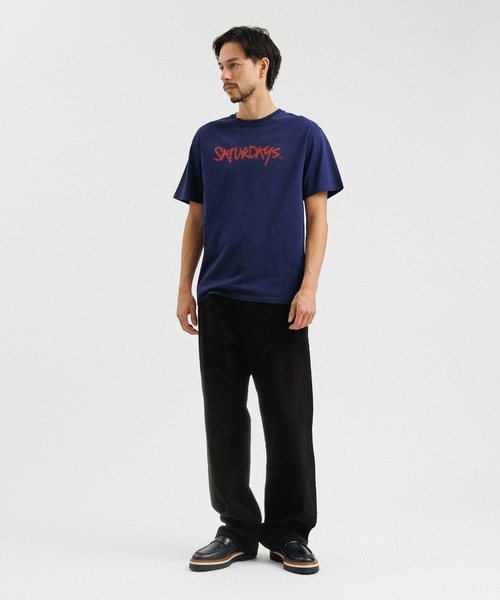 Saturdays NYC（サタデーズ ニューヨークシティ ）の「Signature Logo Standard SS Tee（Tシャツ/カットソー・メンズ・オリーブ/ブラック/ネイビー/ピンク/ホワイト・X-SMALL/M/L/XL/S）」の21枚目の写真