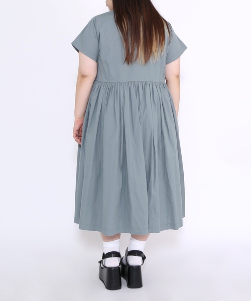 PUNYUS（プニュズ）の「パールボタンシャツワンピース（シャツワンピース・レディース・ブラック/グレー・1/2/3/4）」の19枚目の写真