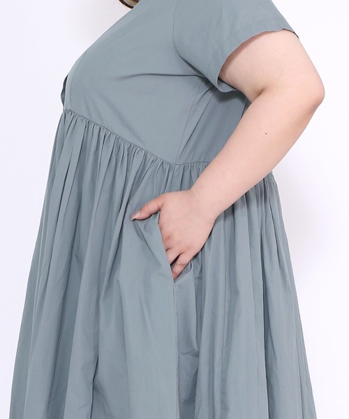 PUNYUS（プニュズ）の「パールボタンシャツワンピース（シャツワンピース・レディース・ブラック/グレー・1/2/3/4）」の18枚目の写真