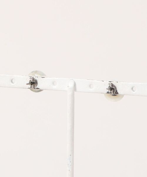 CERCA（チェルカ）の「September/チェスカットシェルpierce（ピアス（両耳用）・レディース・ホワイト・FREE）」の2枚目の写真